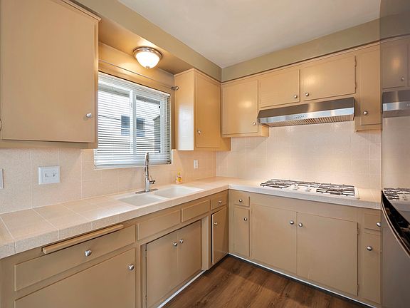 3rd image of 4585 W 138th St #B
