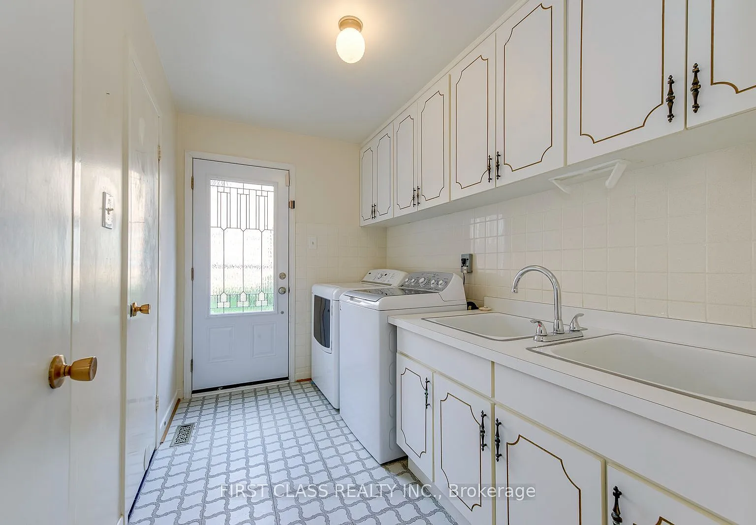 3 bed, $2,880 — Photo 2