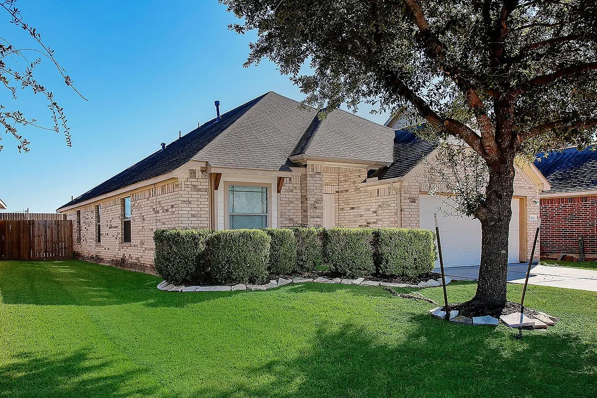 Building Photo - 9606 Arched Oak Dr