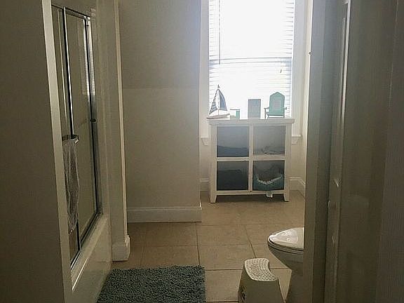 Upstairs shared bath