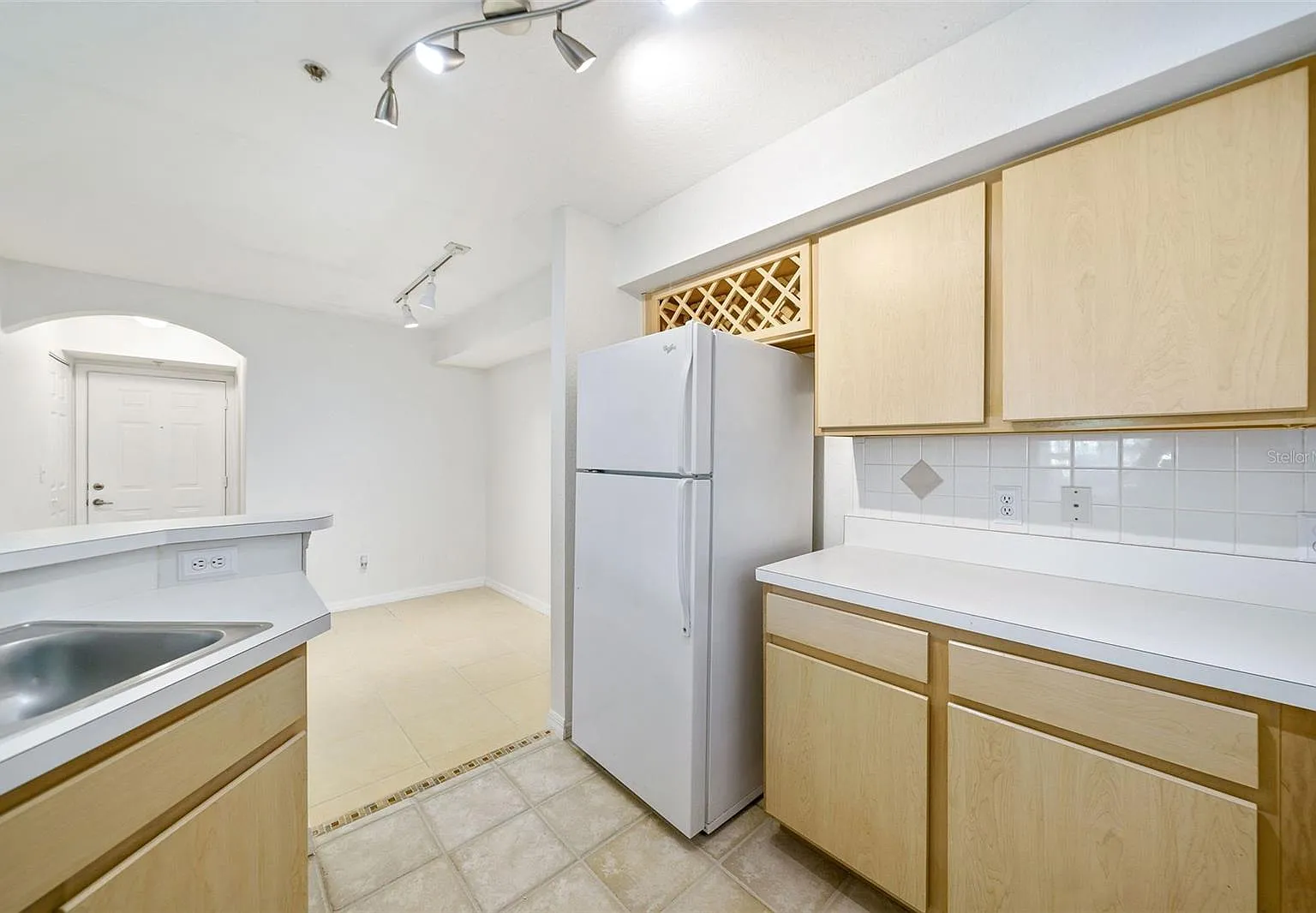 Camargo Way 823 - 104 — Photo 1