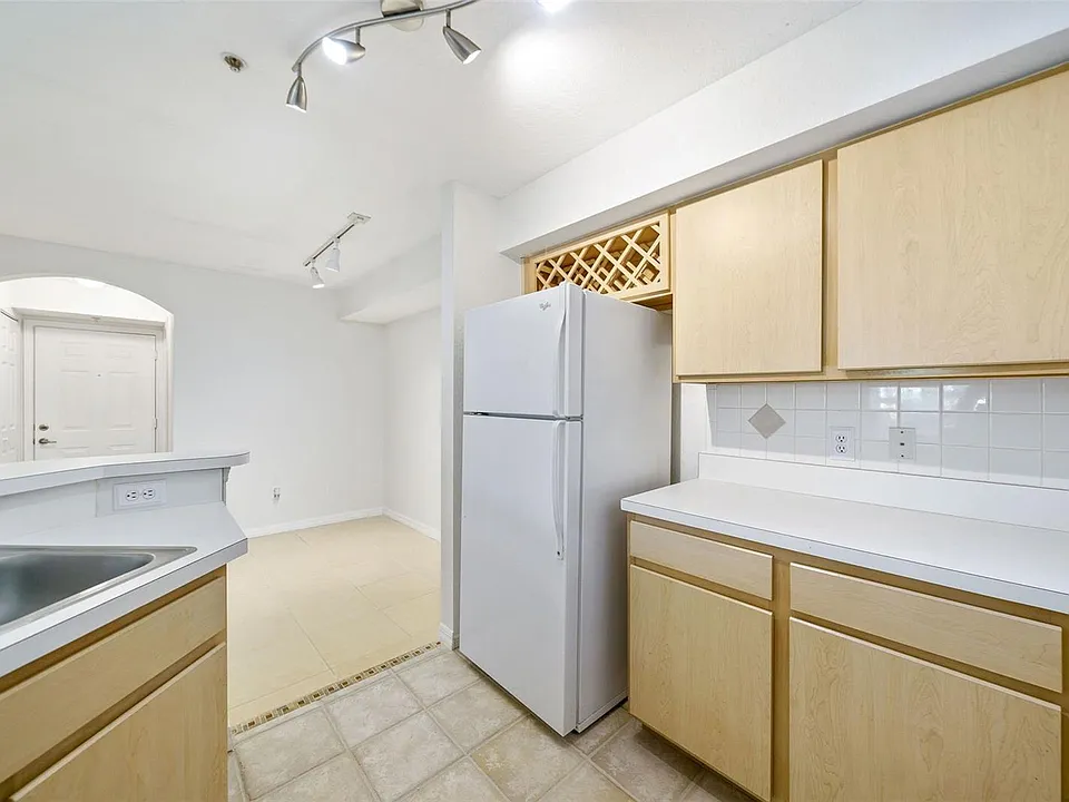 823 Camargo Way #104