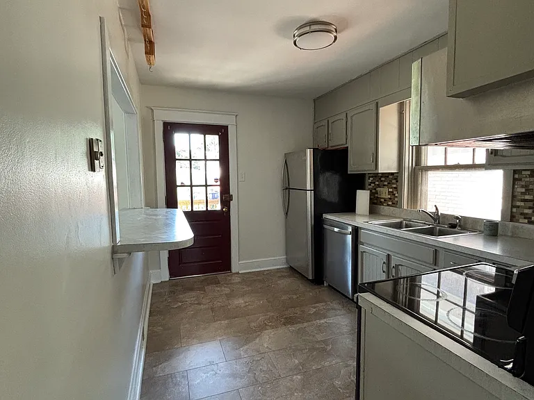 314 College Ave #B — Photo 6