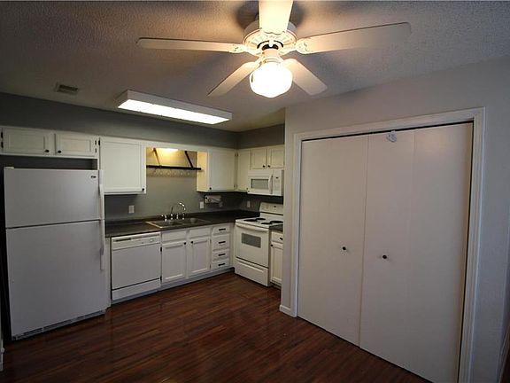 4th image of 6030 NE Moonstone Dr