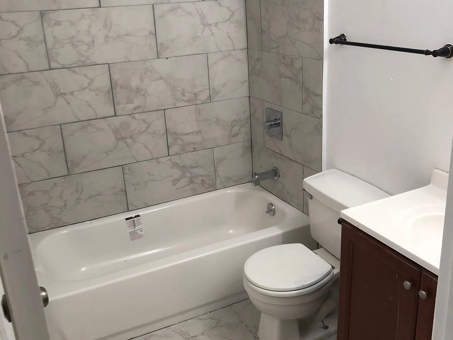 3 bed, 1200 sqft, $3,600 — Photo 2