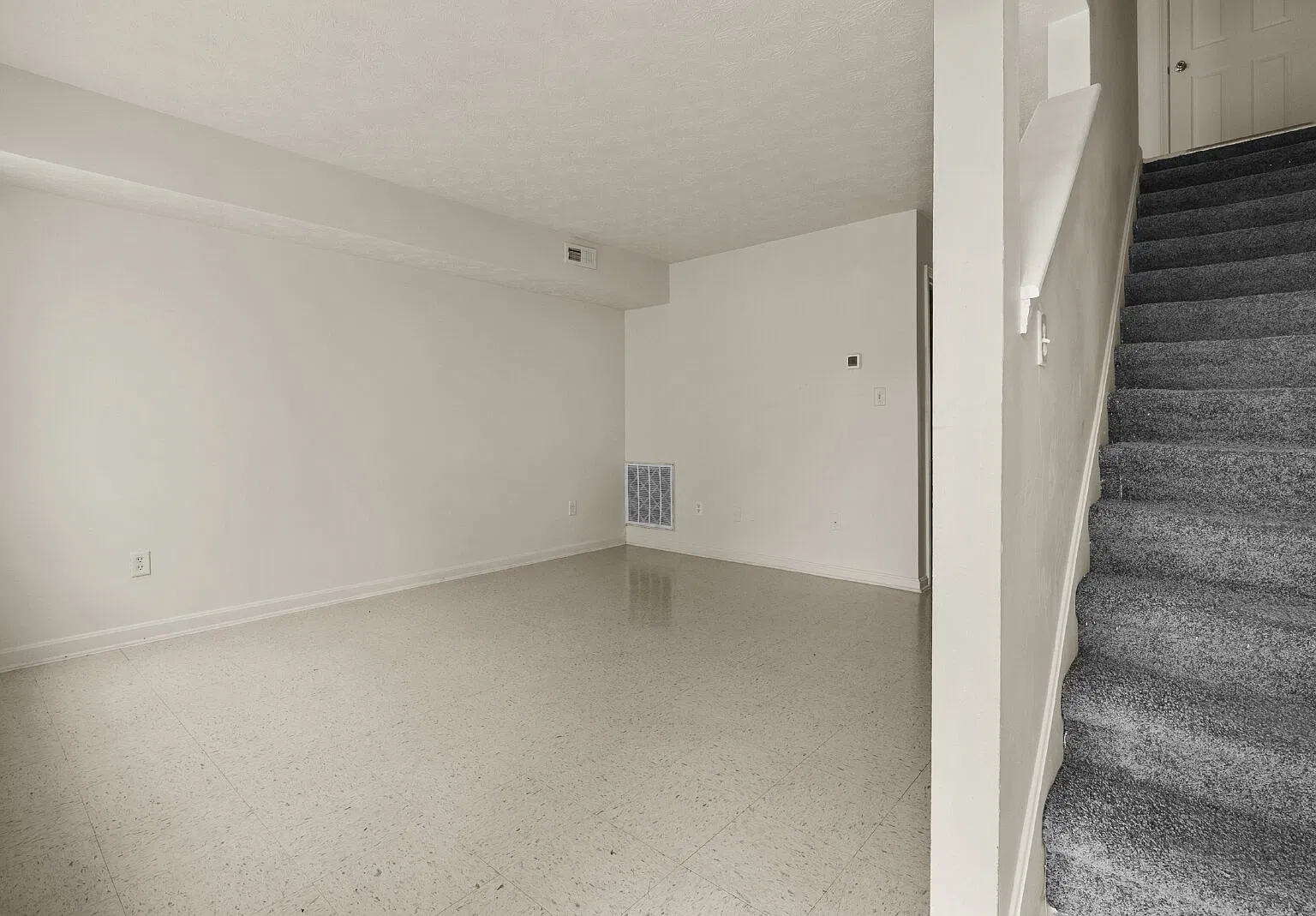 2 bed, 1.5 bath, 1020 sqft, $1,490 — Photo 2
