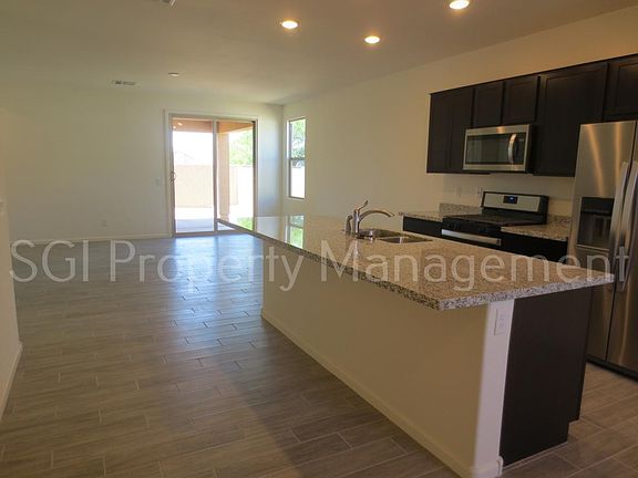3rd image of 821 W Nova Pl