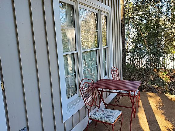3rd image of 125 Crestview Cir