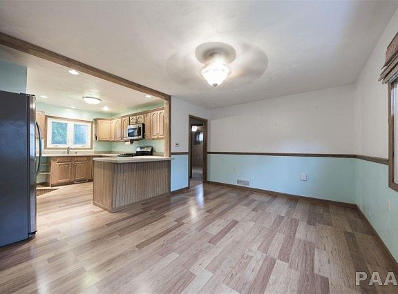 4th image of 1004 Glen Ave