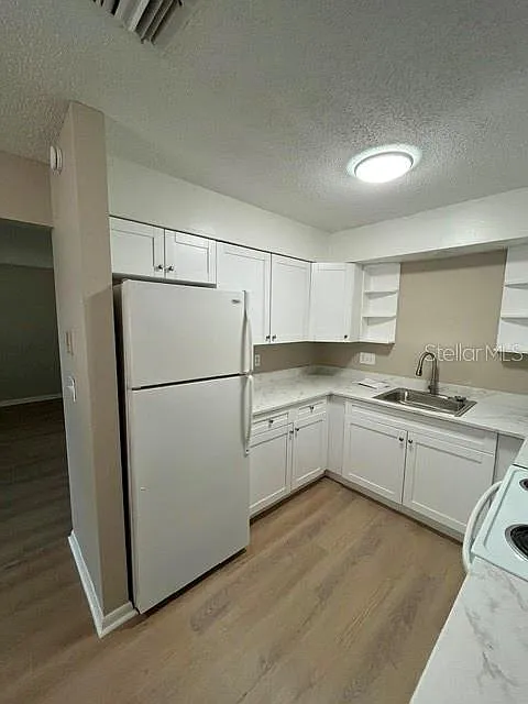 2 bed, 1.5 bath, 906 sqft, $1,350 — Photo 3