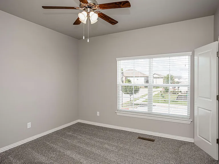 Towne Park Apartments — Photo 30