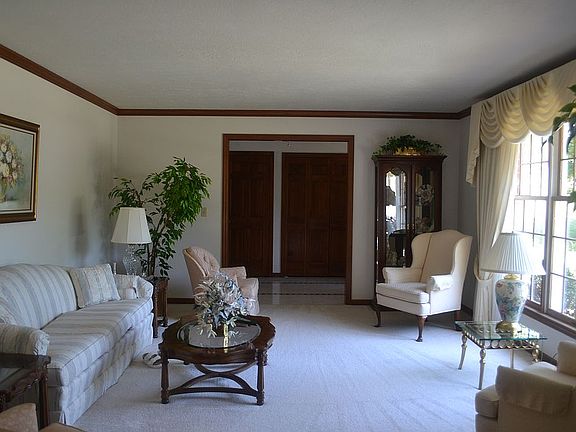 3rd image of 104 Grace Dr