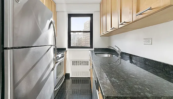 Rented by Manhattan Realty Group | media 10