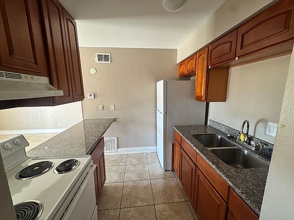 5th image of 1215 Truxton St APT 205