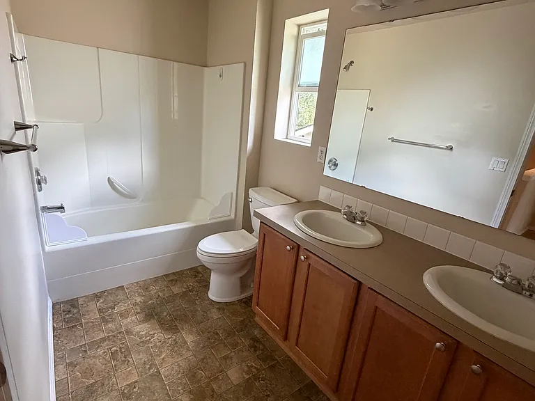 Upstairs common bathroom