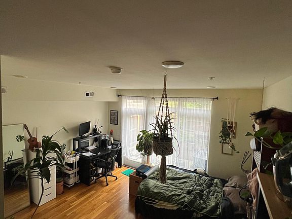 4th image of 1647 Germantown Ave #1