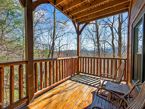 2nd image of 922 Parkview Point Way
