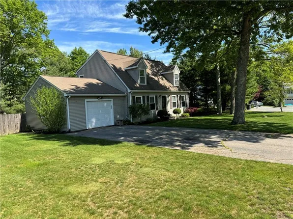 14 Sycamore Dr, Coventry, RI 02816