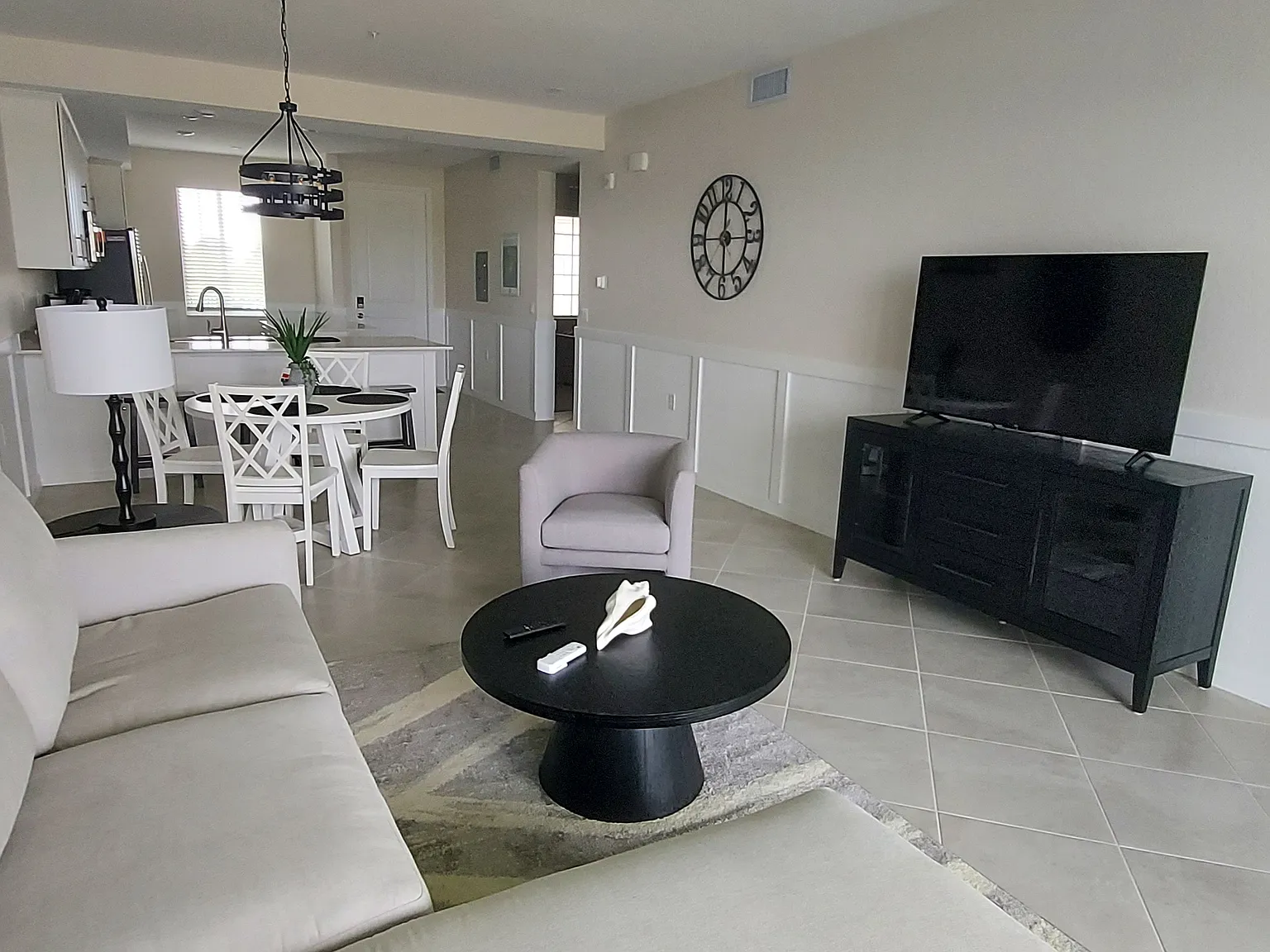 2 bed, 1120 sqft, $4,500 — Photo 2
