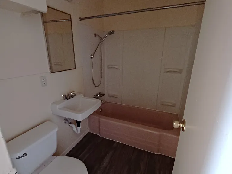 2412 Sunrise Ave #G — Photo 8