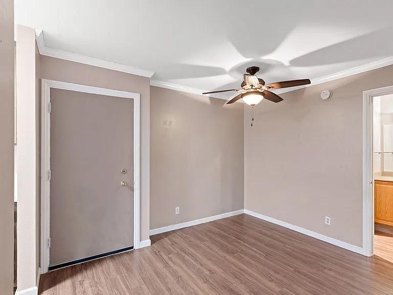 5460 White Oak Ave #F101 — Photo 9
