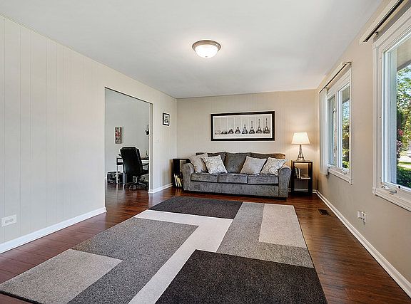 3rd image of 1065 Hillcrest Blvd