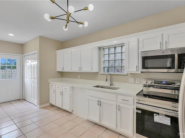 3209 Black Oak Ln — Photo 5