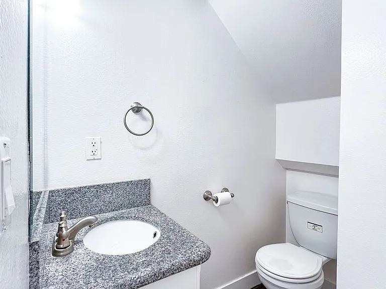 9939 Topanga Canyon Blvd — Photo 12