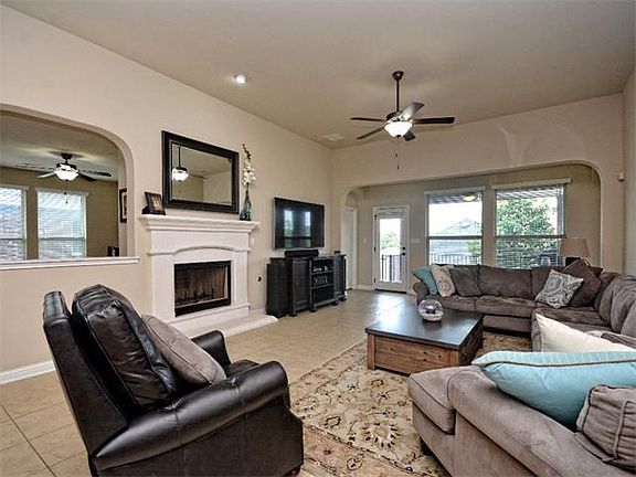 4th image of 209 Lombardia Dr