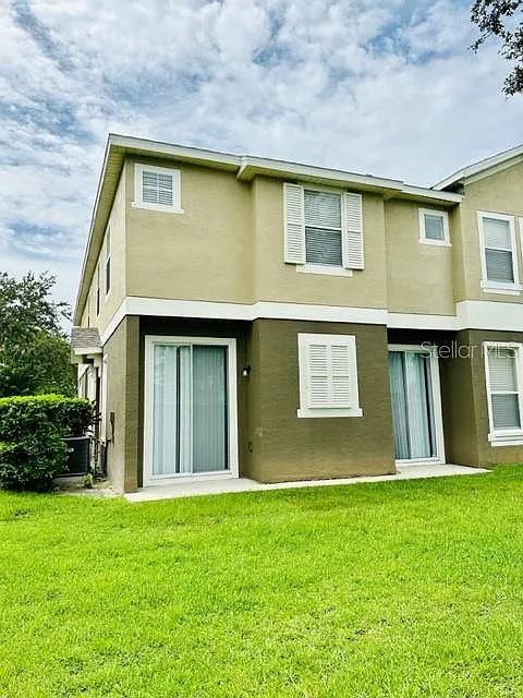 3 bed, 2.5 bath, 1705 sqft, $1,875 — Photo 2