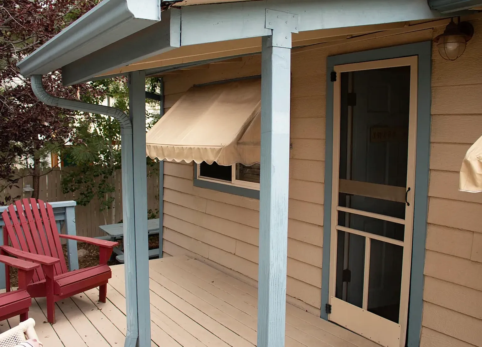 907 W Clay Ave — Photo 1