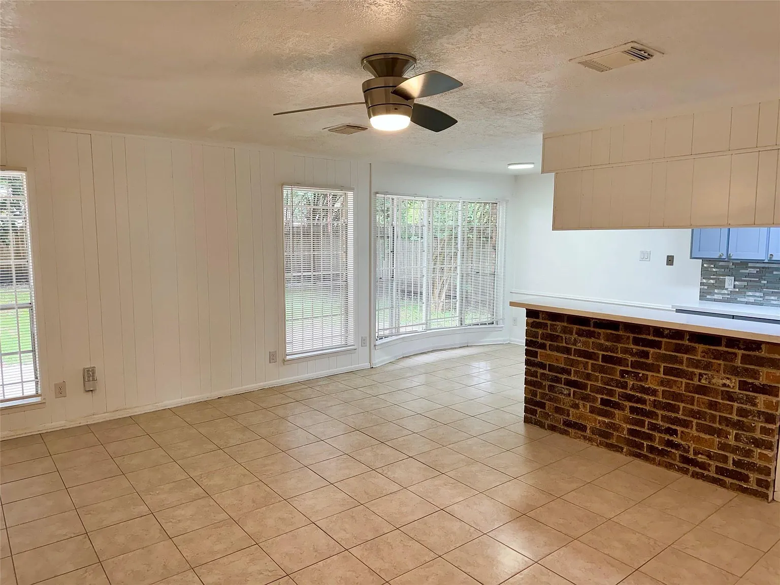 4 bed, 3.0 bath, 2285 sqft, $2,295 — Photo 3