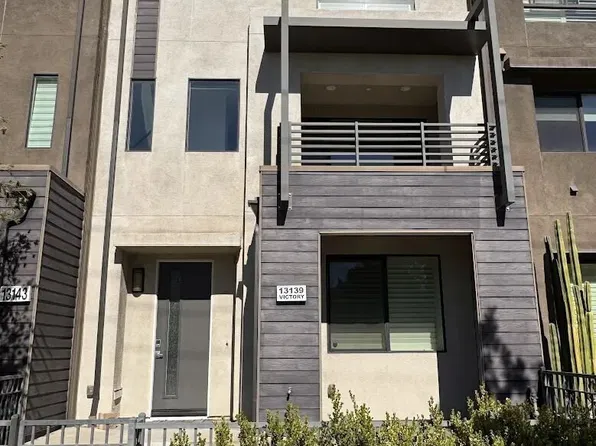 13139 Victory Blvd, Van Nuys, CA 91401