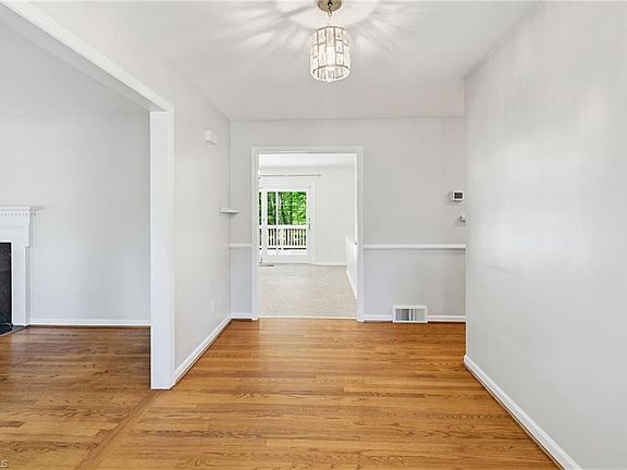 5th image of 1029 Cantering Rd
