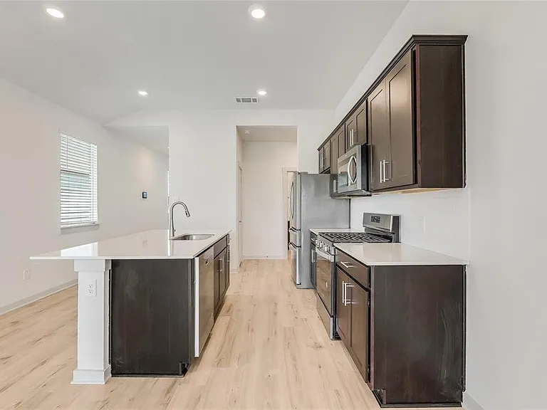 341 Wilshire Rd — Photo 13