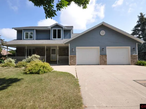 1534 Castle Dr, North Mankato, MN 56003