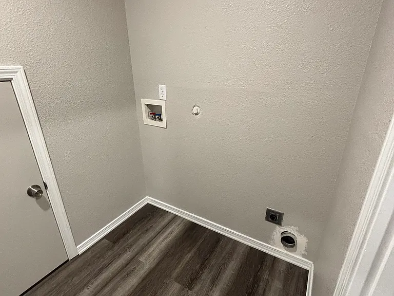 810 SE 9th St #810 — Photo 9