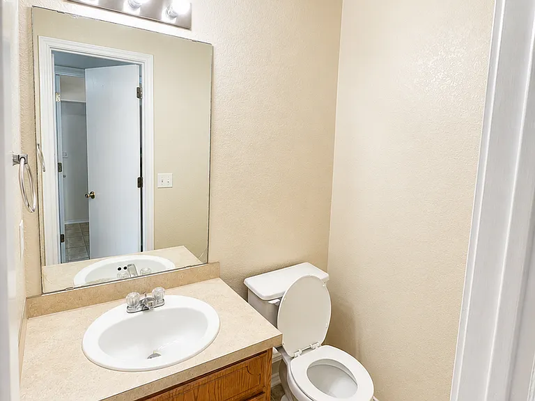 2710 Vernice Loop #B — Photo 6