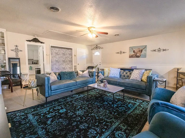 1600 Lawyer St — Photo 5