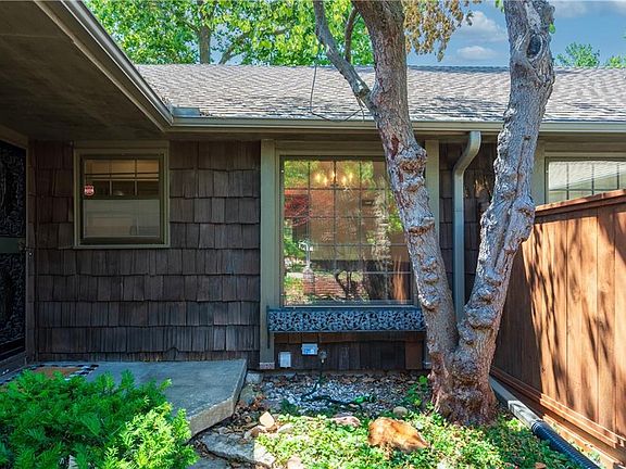 4th image of 11514 Oak St