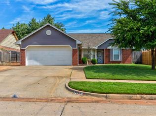 2213 NE 8th St, Moore, OK 73160