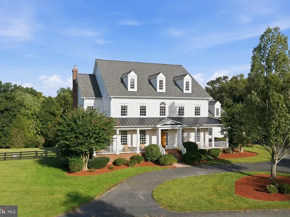9606 Beach Mill Rd, Great Falls, VA 22066