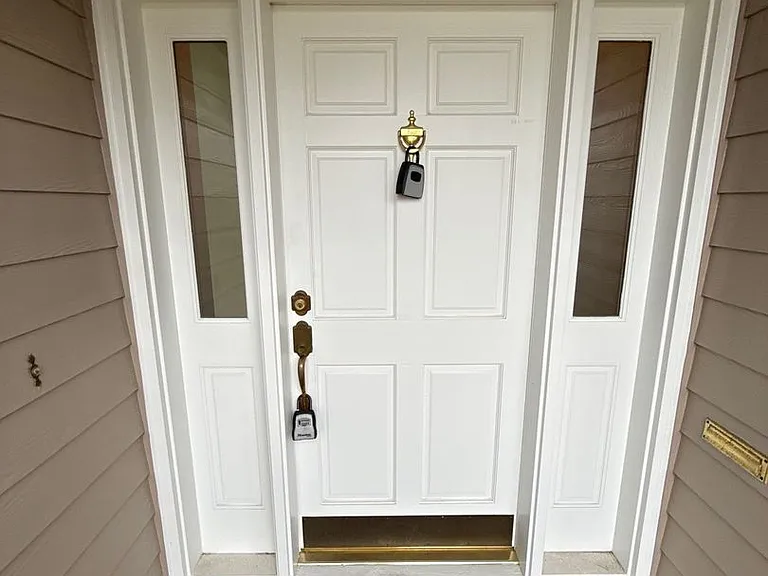 191 McLaughlin Dr — Photo 2