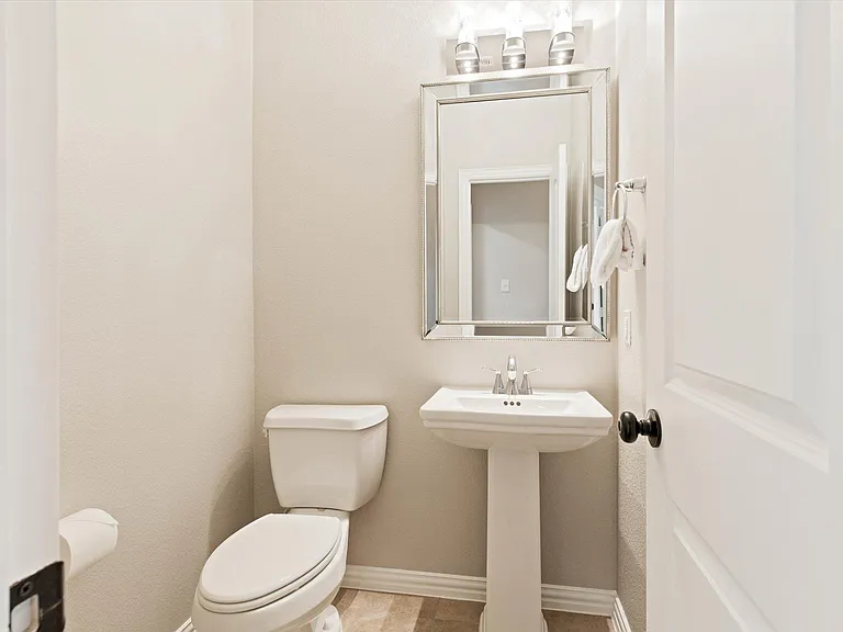 8720 Devonshire Dr — Photo 22