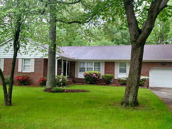 2nd image of 124 Sleepy Hollow Ln