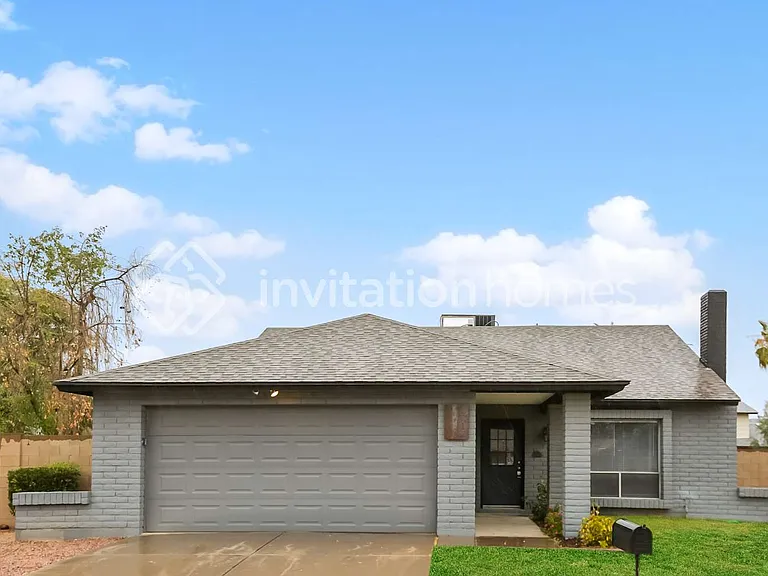 1712 W Bentrup Ct — Photo 1