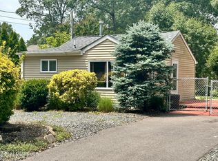 36 Chestnut St, Waretown, NJ 08758