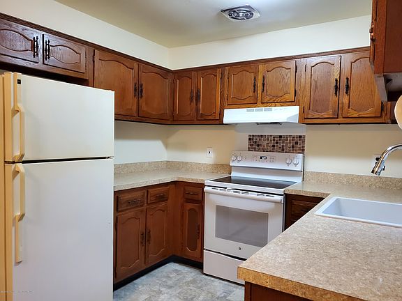 3rd image of 9 Monmouth Ln #A