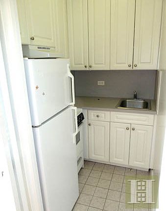 2nd image of 4 Park Ave APT 8A