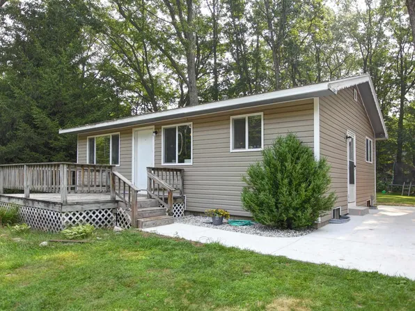 7143 Karlin Rd, Interlochen, MI 49643